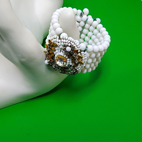 Unsigned Miriam Haskell memory wire bracelet - Picture 5 of 9